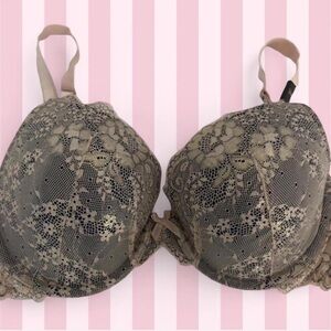 Victoria’s Secret Lace Shimmer Bra w/ Original Tags